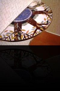 Пристенная столешница в технике флорентийской мозаики.
