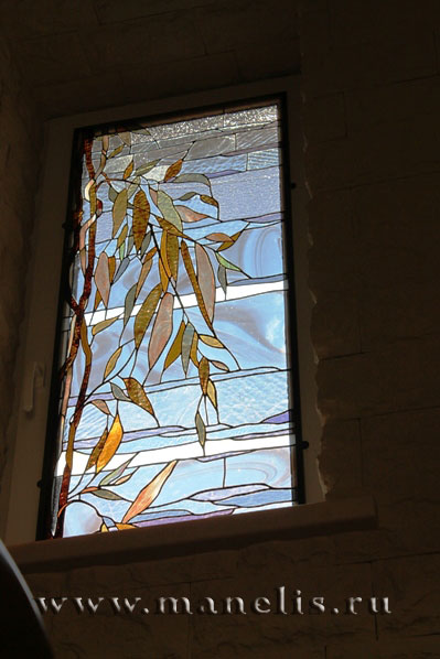 v103.JPG - Выполненный витраж - техника "Тиффани", с использованием редкого ручнокатанного стекла изготовленного в городе Рига в конце 70-х годов прошлого века.